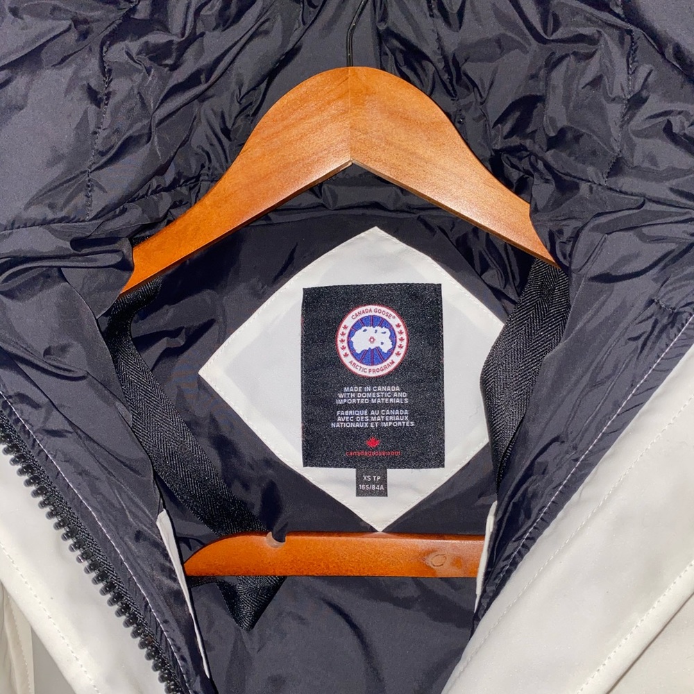Women’s Canada goose long jacket - Picture 2 of 4
